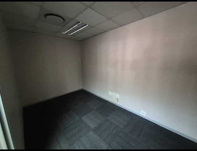 221M² OFFICE TO LET IN WOODMEAD
